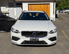 VOLVO V60 B4