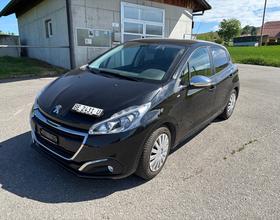PEUGEOT 208 1.2i STT